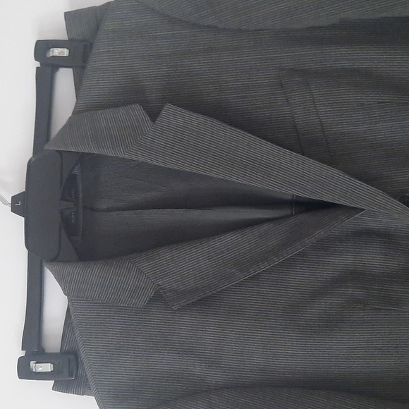 Hugo Boss Virgin Wool Super 100 dark gray pinstripe suit size 38S - Picture 4 of 16